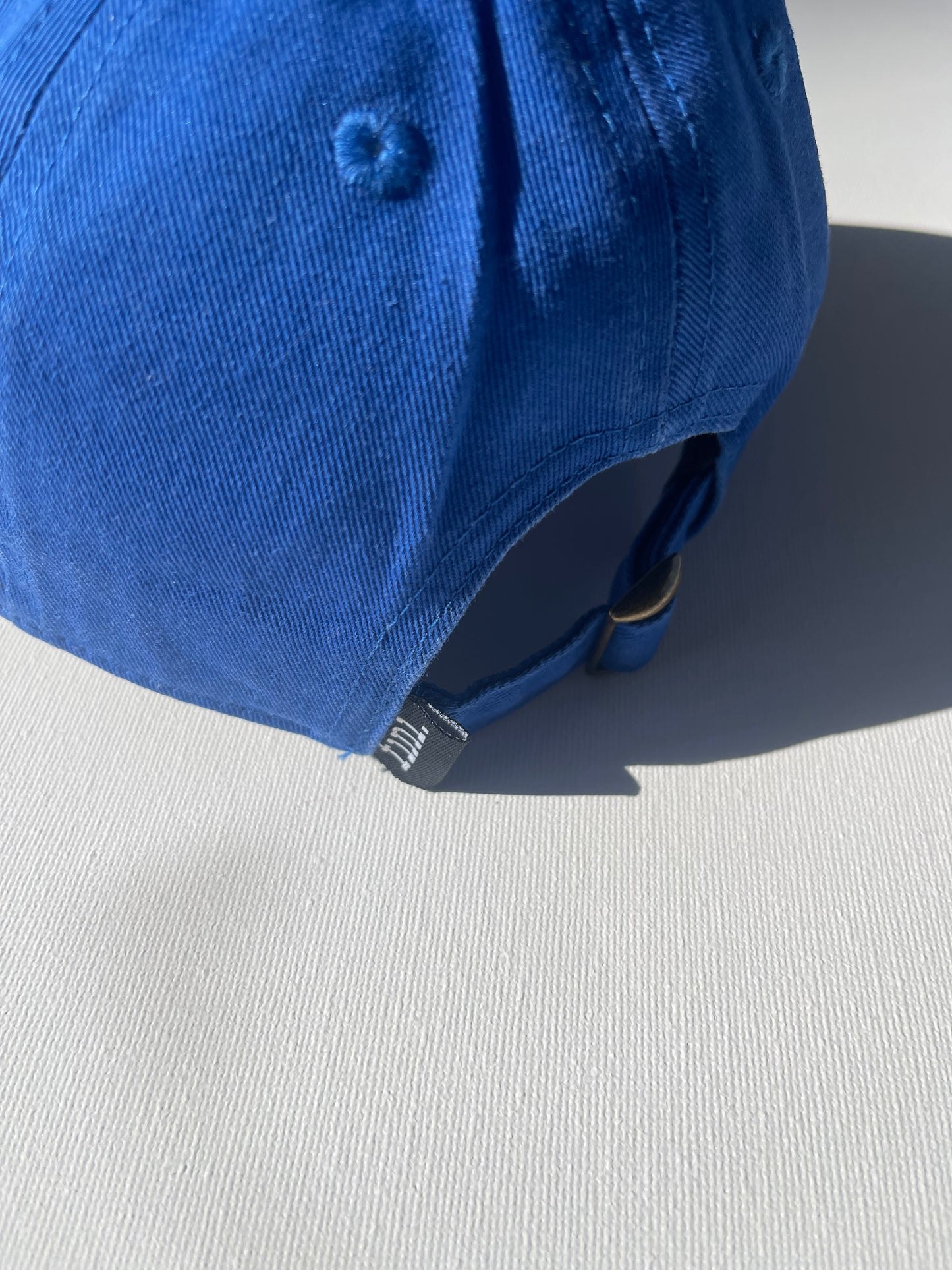 cap | r + s | blue